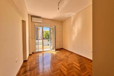 A bright apartment with character in Kipseli