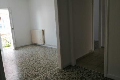 Διαμέρισμα στον Βύρωνα, κοντά στην πλατεία Χρήστου Λαδά